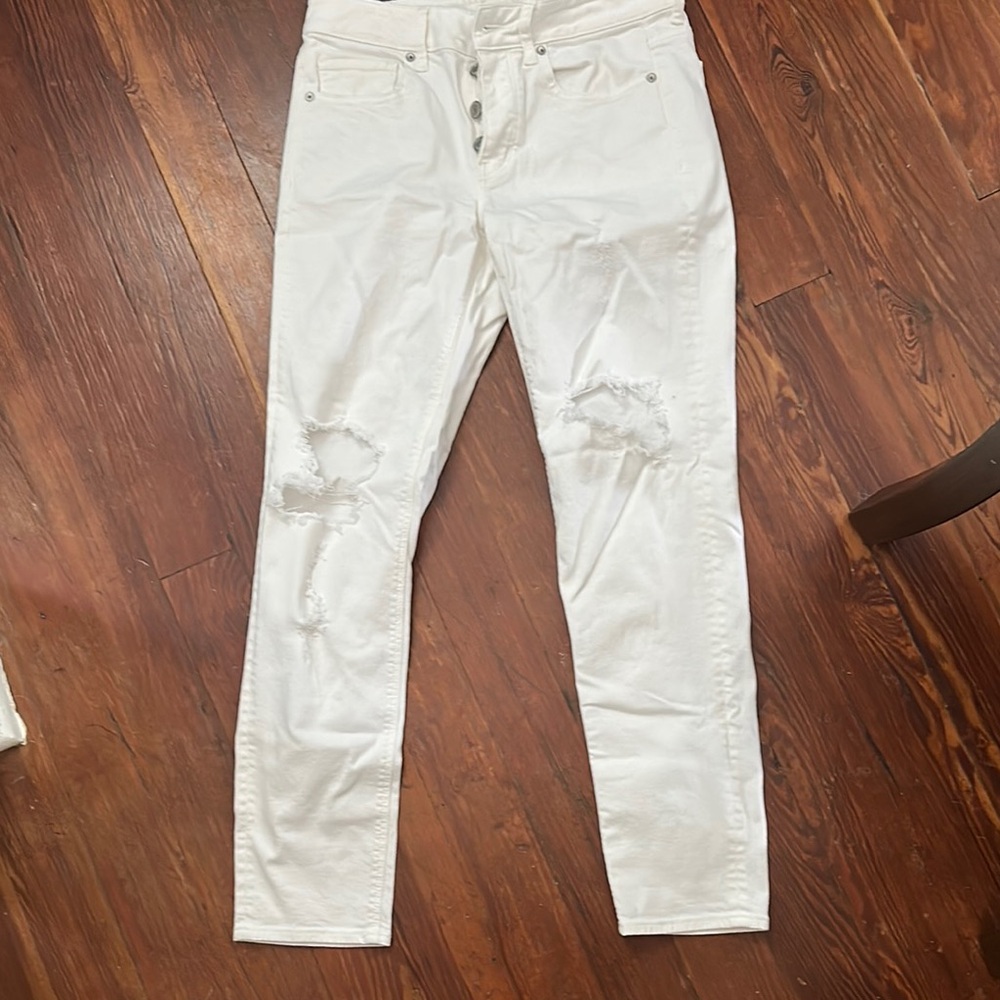 American Eagle white super stretched jeans